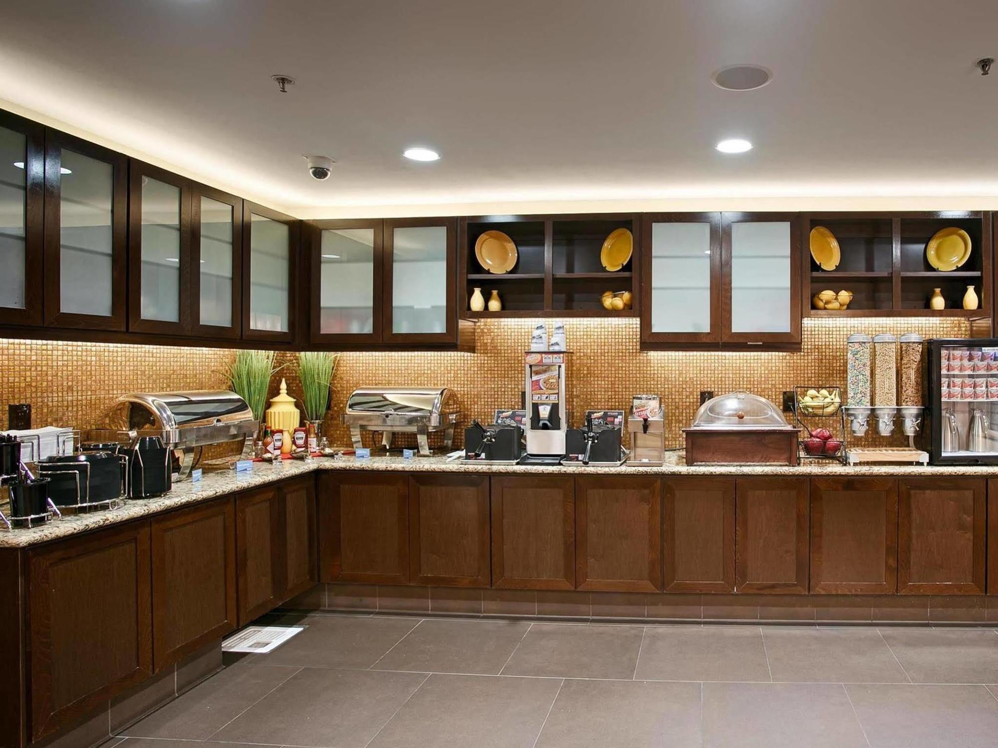 Best Western Plus Rancho Cordova Inn Экстерьер фото