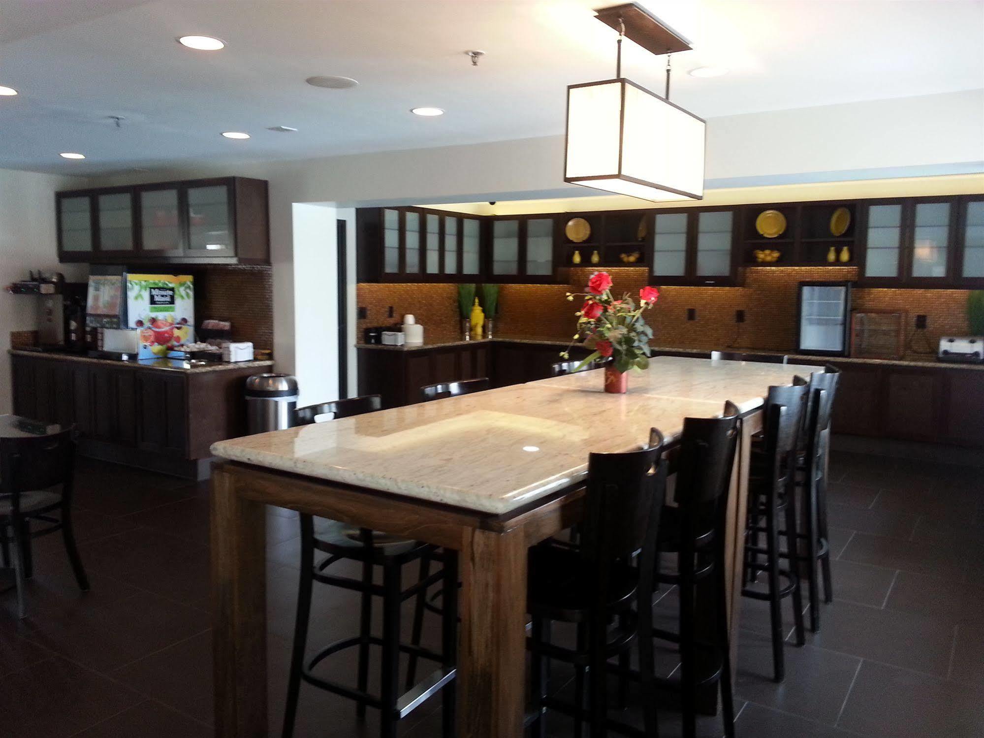 Best Western Plus Rancho Cordova Inn Экстерьер фото