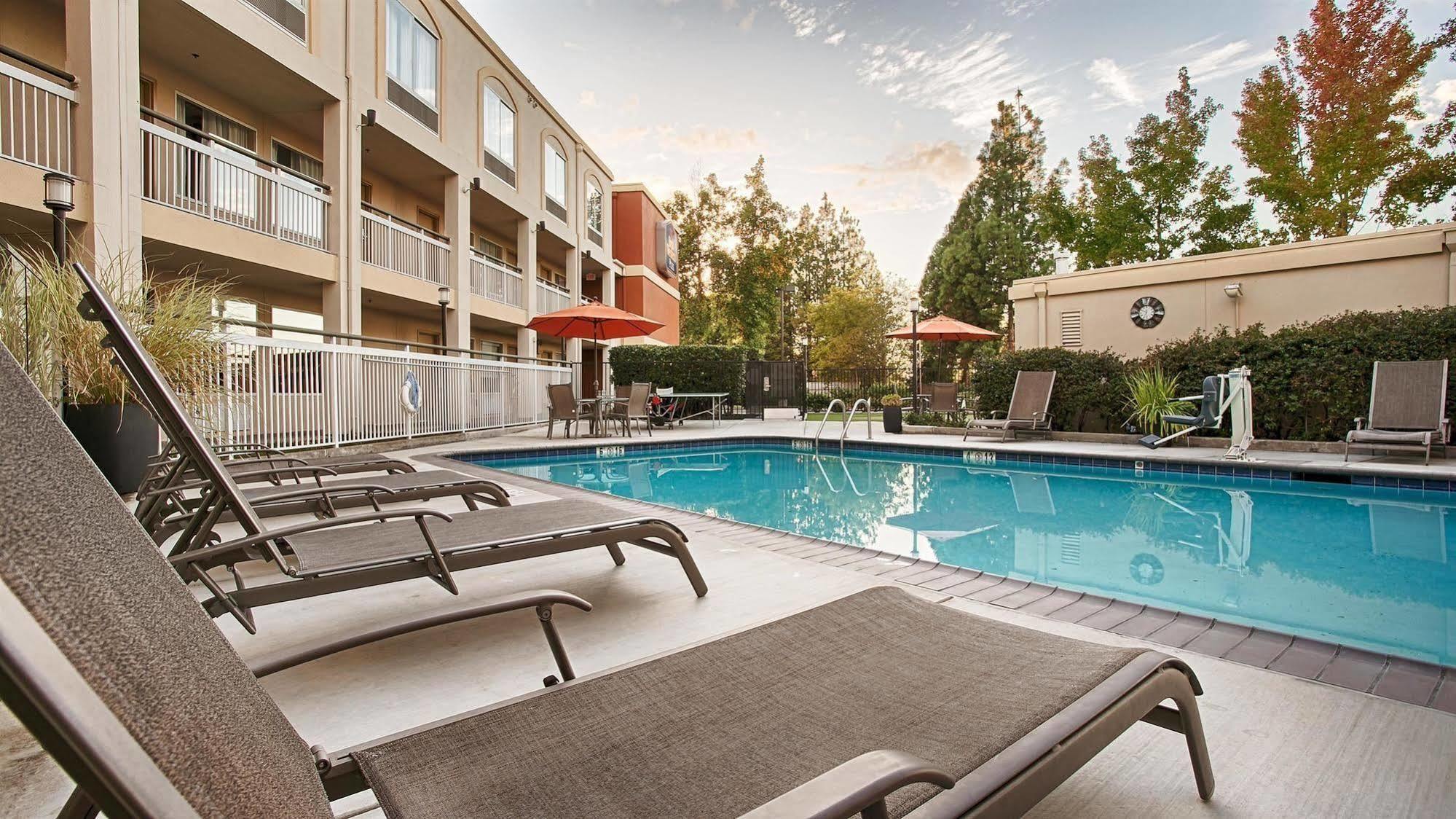 Best Western Plus Rancho Cordova Inn Экстерьер фото