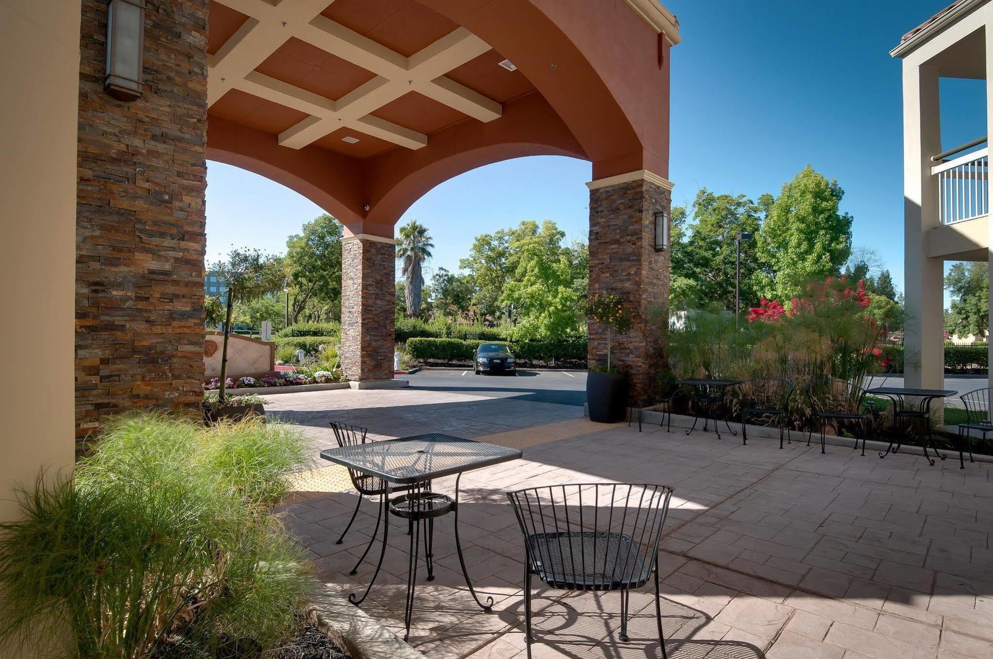 Best Western Plus Rancho Cordova Inn Экстерьер фото